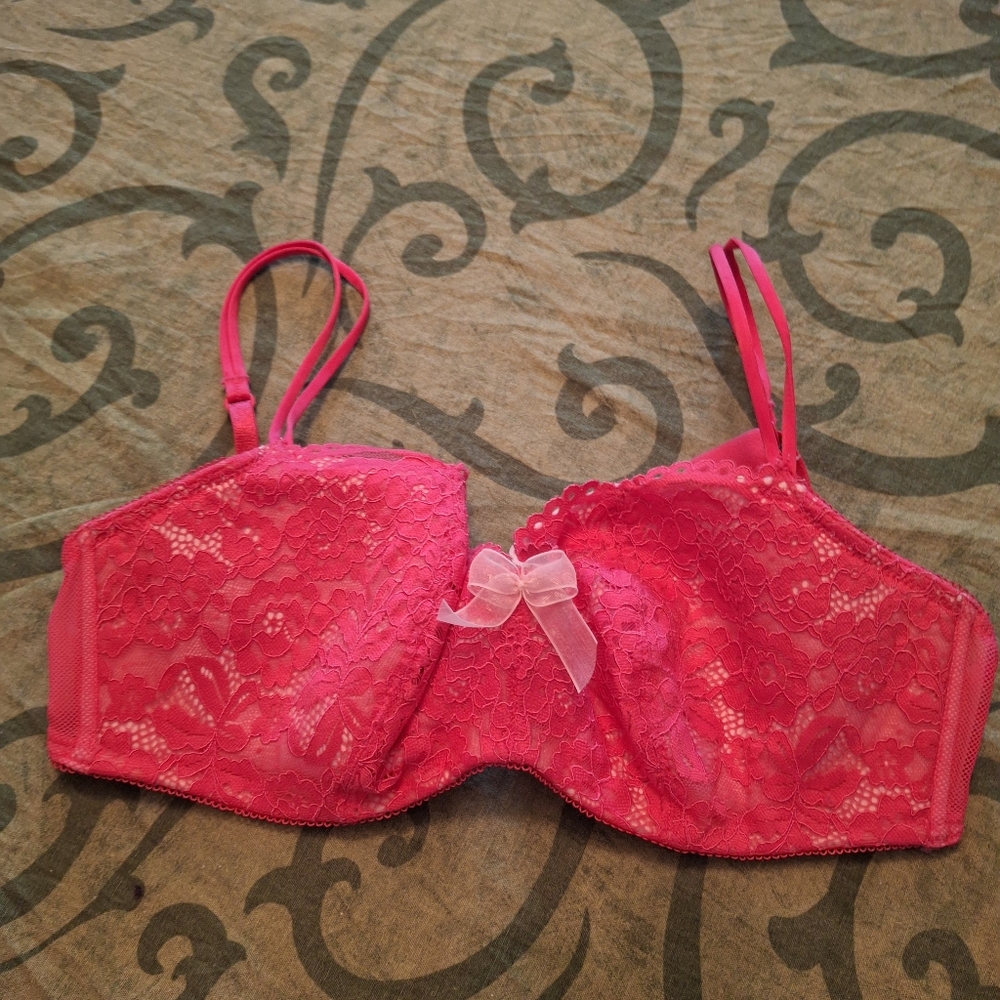 Chic Lace Underwire Bra in Vibrant Pink. Nevee Worn. - Picture 2 of 7